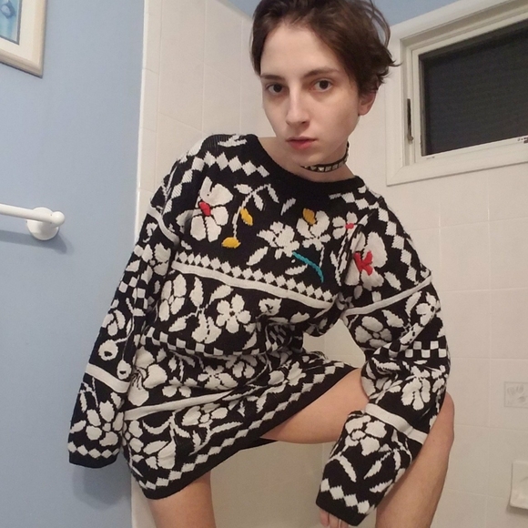 Vintage Oversize Floral Pattern Sweater - Picture 2 of 4